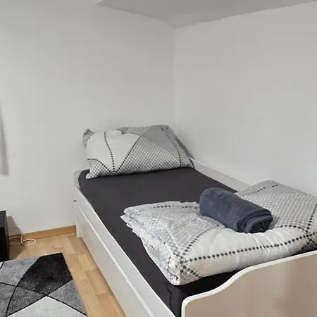 2-room - And Cozy