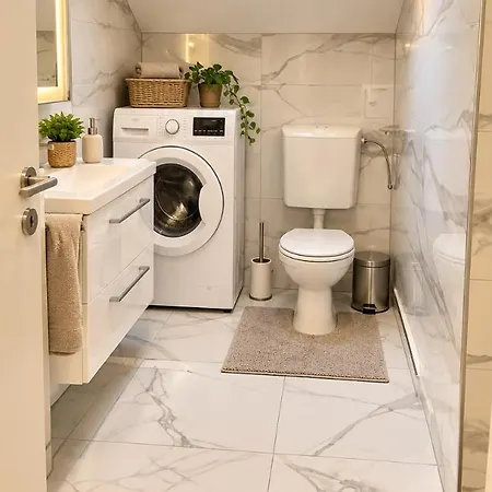2-room - And Cozy *